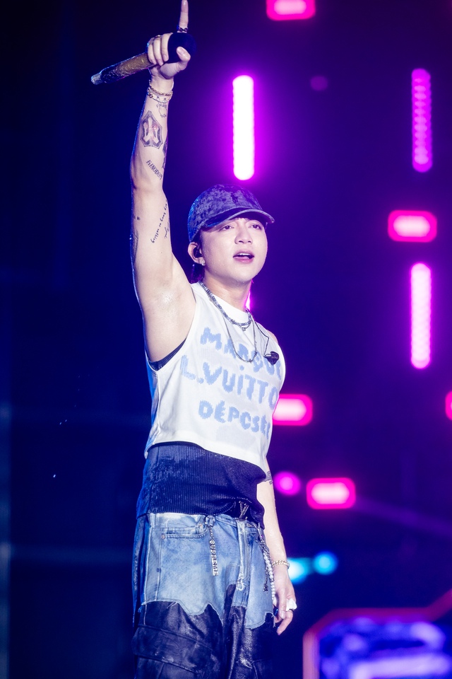 Jay Park "đốt cháy" WATERBOMB D-2 với cơ bụng "tiền tỷ", Chi Pu - B.I gây sốc visual với màn kết hợp chưa từng có- Ảnh 62.