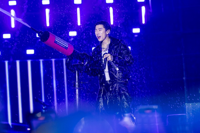 Jay Park "đốt cháy" WATERBOMB D-2 với cơ bụng "tiền tỷ", Chi Pu - B.I gây sốc visual với màn kết hợp chưa từng có- Ảnh 76.