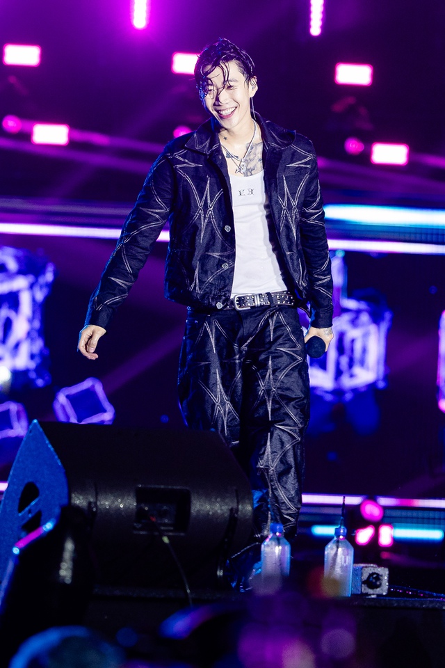 Jay Park "đốt cháy" WATERBOMB D-2 với cơ bụng "tiền tỷ", Chi Pu - B.I gây sốc visual với màn kết hợp chưa từng có- Ảnh 72.