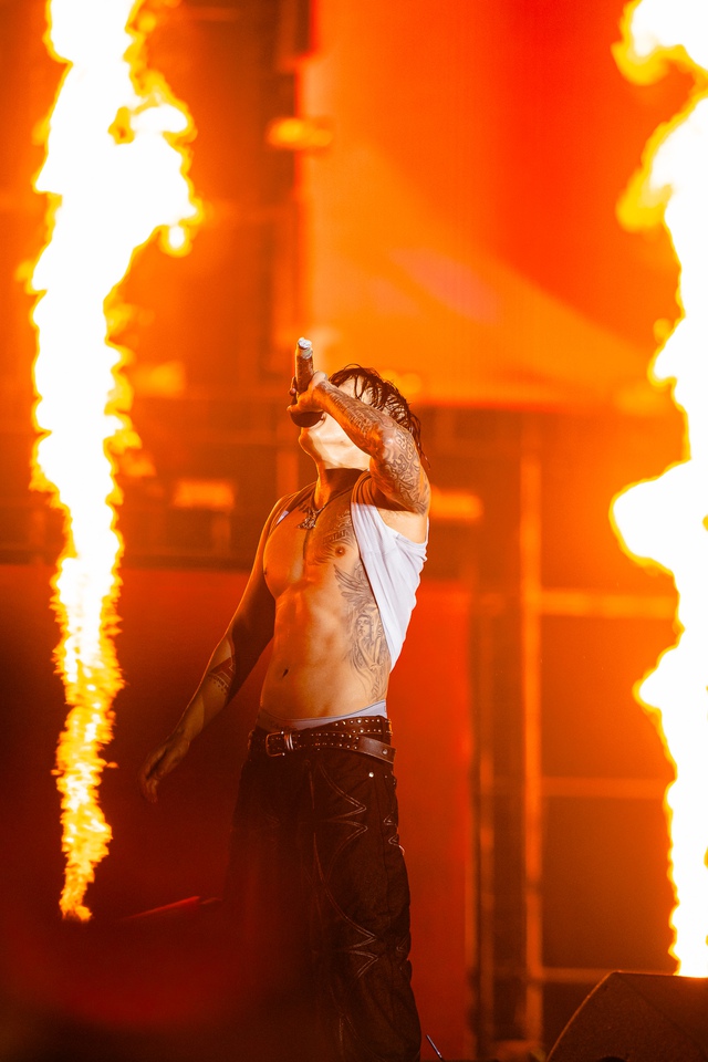 Jay Park "đốt cháy" WATERBOMB D-2 với cơ bụng "tiền tỷ", Chi Pu - B.I gây sốc visual với màn kết hợp chưa từng có- Ảnh 70.