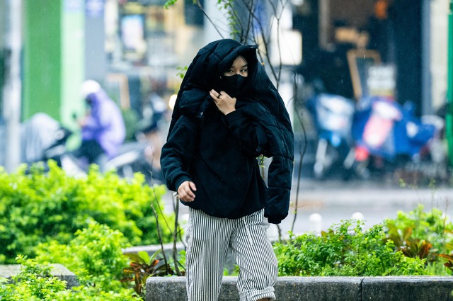 Hà Nội thật khác trong ngày rét nhất từ đầu Đông
- Ảnh 13. Hà Nội thật khác trong ngày rét nhất từ đầu Đông
- Ảnh 13.