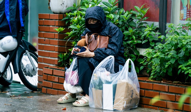 Hà Nội thật khác trong ngày rét nhất từ đầu Đông
- Ảnh 8. Hà Nội thật khác trong ngày rét nhất từ đầu Đông
- Ảnh 8.