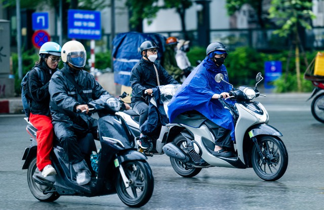 Hà Nội thật khác trong ngày rét nhất từ đầu Đông
- Ảnh 2. Hà Nội thật khác trong ngày rét nhất từ đầu Đông
- Ảnh 2.