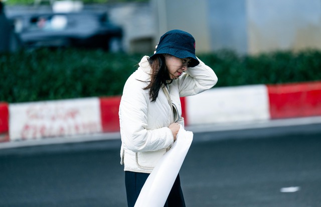 Hà Nội thật khác trong ngày rét nhất từ đầu Đông
- Ảnh 9. Hà Nội thật khác trong ngày rét nhất từ đầu Đông
- Ảnh 9.