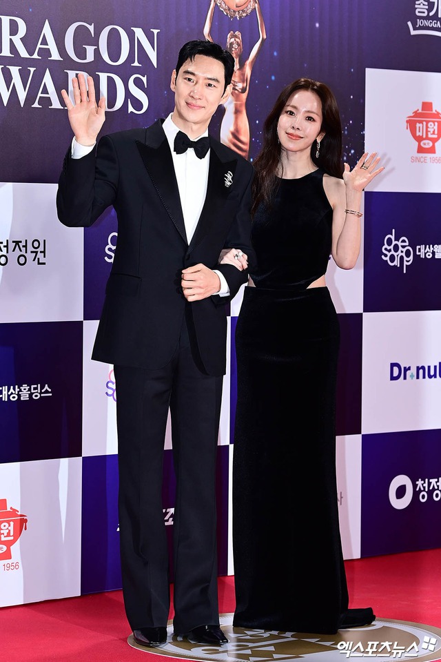 Siêu thảm đỏ Rồng Xanh 2025: Hyun Bin - Son Ye Jin chiếm trọn spotlight, Yoona (SNSD) rực rỡ như đóa hoa hồng- Ảnh 19. Siêu thảm đỏ Rồng Xanh 2025: Hyun Bin - Son Ye Jin chiếm trọn spotlight, Yoona (SNSD) rực rỡ như đóa hoa hồng- Ảnh 19.