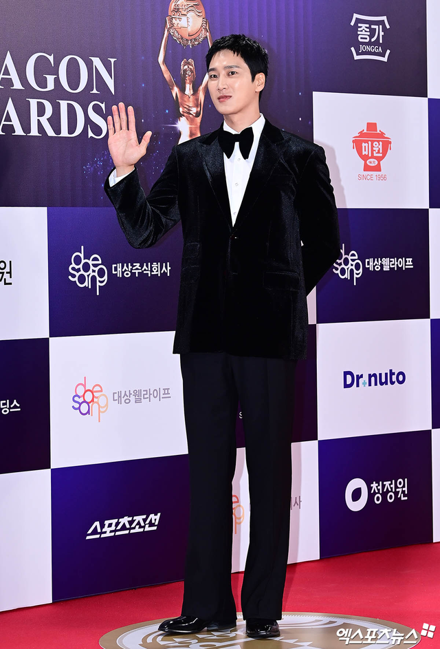 Siêu thảm đỏ Rồng Xanh 2025: Hyun Bin - Son Ye Jin chiếm trọn spotlight, Yoona (SNSD) rực rỡ như đóa hoa hồng- Ảnh 25. Siêu thảm đỏ Rồng Xanh 2025: Hyun Bin - Son Ye Jin chiếm trọn spotlight, Yoona (SNSD) rực rỡ như đóa hoa hồng- Ảnh 25.