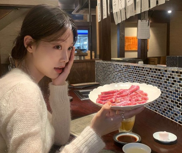 4 kiểu ăn uống khiến “gội thuốc tiên” tóc vẫn rụng lả tả: Rất nhiều chị em Việt thường mắc- Ảnh 2. 4 kiểu ăn uống khiến “gội thuốc tiên” tóc vẫn rụng lả tả: Rất nhiều chị em Việt thường mắc- Ảnh 2.