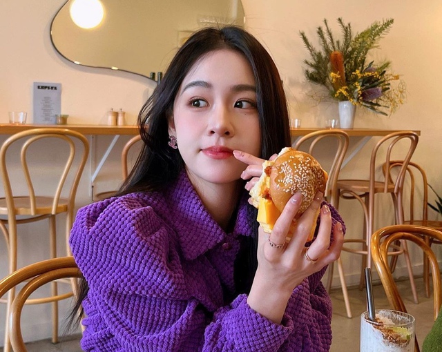 4 kiểu ăn uống khiến “gội thuốc tiên” tóc vẫn rụng lả tả: Rất nhiều chị em Việt thường mắc- Ảnh 3. 4 kiểu ăn uống khiến “gội thuốc tiên” tóc vẫn rụng lả tả: Rất nhiều chị em Việt thường mắc- Ảnh 3.