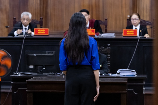 Thuỳ Tiên ôm Hằng Du Mục sau khi nhận mức án cuối cùng- Ảnh 3.