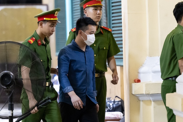 Thuỳ Tiên ôm Hằng Du Mục sau khi nhận mức án cuối cùng- Ảnh 2.