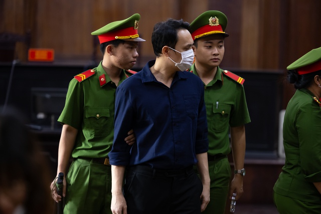 Tiếp tục xét xử vụ kẹo Kera: Hằng Du Mục trầm giọng sau khi luật sư nhắc tình tiết giảm nhẹ liên quan con nhỏ- Ảnh 6. Tiếp tục xét xử vụ kẹo Kera: Hằng Du Mục trầm giọng sau khi luật sư nhắc tình tiết giảm nhẹ liên quan con nhỏ- Ảnh 6.