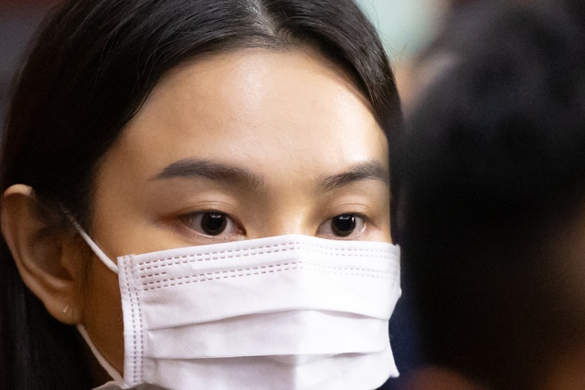 Tiếp tục xét xử vụ kẹo Kera: Hằng Du Mục trầm giọng sau khi luật sư nhắc tình tiết giảm nhẹ liên quan con nhỏ- Ảnh 7. Tiếp tục xét xử vụ kẹo Kera: Hằng Du Mục trầm giọng sau khi luật sư nhắc tình tiết giảm nhẹ liên quan con nhỏ- Ảnh 7.