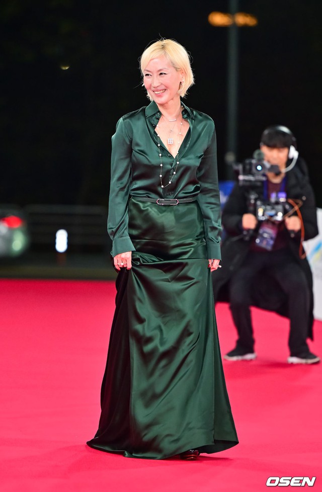 Siêu thảm đỏ Rồng Xanh 2025: Hyun Bin - Son Ye Jin chiếm trọn spotlight, Yoona (SNSD) rực rỡ như đóa hoa hồng- Ảnh 40. Siêu thảm đỏ Rồng Xanh 2025: Hyun Bin - Son Ye Jin chiếm trọn spotlight, Yoona (SNSD) rực rỡ như đóa hoa hồng- Ảnh 40.