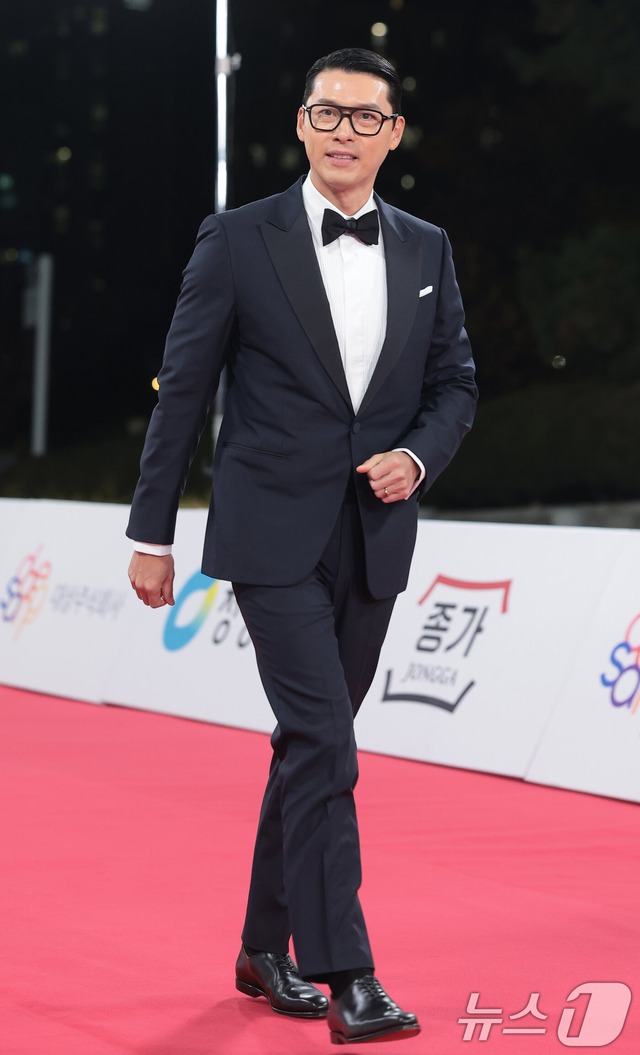 Siêu thảm đỏ Rồng Xanh 2025: Hyun Bin - Son Ye Jin chiếm trọn spotlight, Yoona (SNSD) rực rỡ như đóa hoa hồng- Ảnh 7. Siêu thảm đỏ Rồng Xanh 2025: Hyun Bin - Son Ye Jin chiếm trọn spotlight, Yoona (SNSD) rực rỡ như đóa hoa hồng- Ảnh 7.