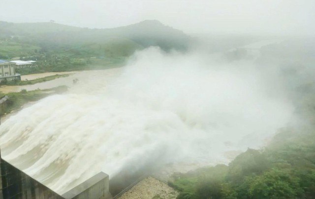 46 người chết và mất tích trong đợt mưa lũ lịch sử, cảnh báo nước trên các sông Khánh Hòa lên lại trong đêm- Ảnh 19.