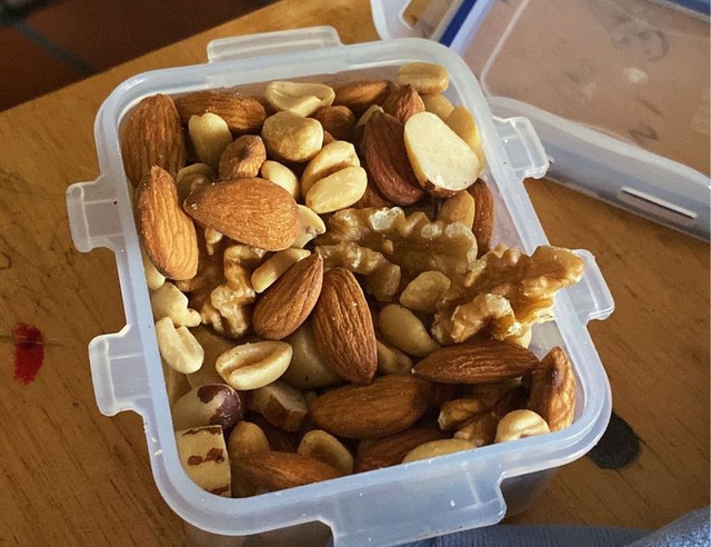 Đừng nghĩ bổ sung estrogen là đủ! 5 thực phẩm "bơm" progesterone để nữ giới khỏe, trẻ lâu hơn tuổi thật- Ảnh 1.