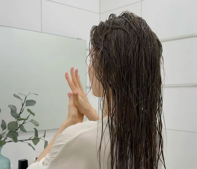 4 loại mặt nạ dưỡng tóc thường có sẵn trong nhà nhưng nhiều chị em chẳng biết dùng: Tóc bóng mượt, nhanh dài, bớt rụng- Ảnh 2. 4 loại mặt nạ dưỡng tóc thường có sẵn trong nhà nhưng nhiều chị em chẳng biết dùng: Tóc bóng mượt, nhanh dài, bớt rụng- Ảnh 2.