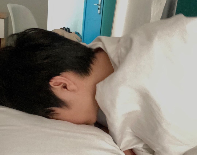 Những người "giấu" khối u trong não ban đêm hay gặp 5 việc nhưng lại thường "tặc lưỡi bỏ qua"- Ảnh 1.