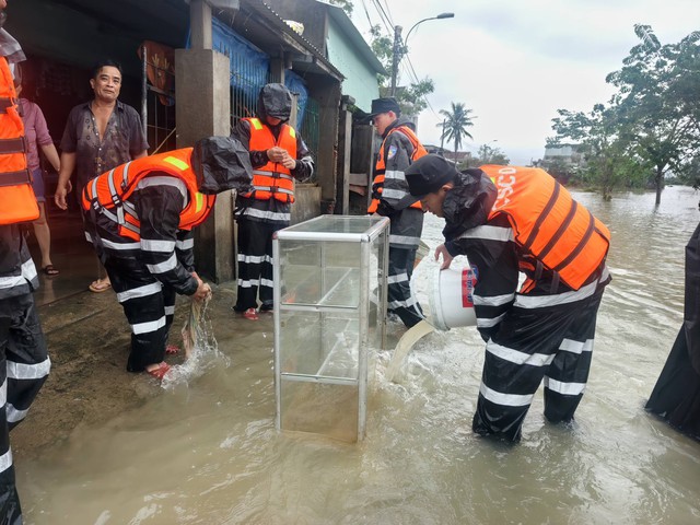 “Một lời vô tình cũng làm đau thêm một trái tim đang kiệt sức”: Người cứu hộ trong rốn lũ Hoà Thịnh lên tiếng- Ảnh 3.