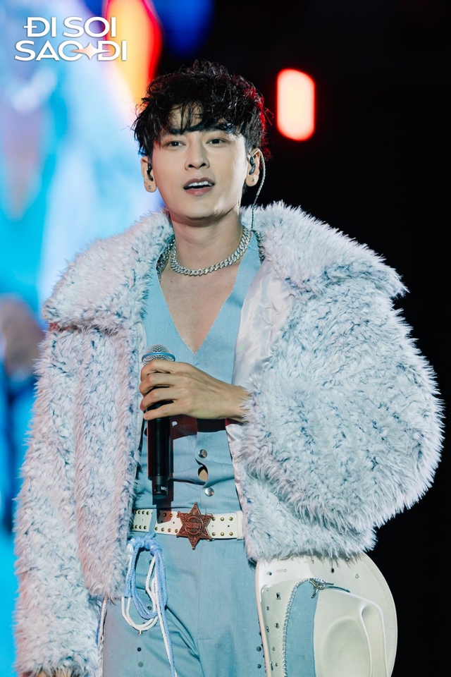 “Center quốc dân” Kpop gửi lời chia sẻ đến người dân vùng lũ, xúc động sau 2 năm trở lại Việt Nam- Ảnh 9.