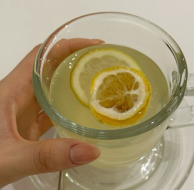 Chăm uống 4 loại nước này mỗi sáng giúp chị em "quét rác" trong tử cung, nuôi dưỡng dạ dày, dưỡng da sáng khỏe- Ảnh 1.