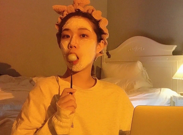 Đã đến lúc TỰ CỨU lấy giấc ngủ bằng cách TUYỆT ĐỐI không làm 6 việc này trong 1 tiếng trước khi đi ngủ- Ảnh 2.