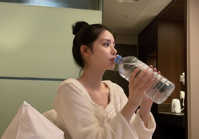 Đã đến lúc TỰ CỨU lấy giấc ngủ bằng cách TUYỆT ĐỐI không làm 6 việc này trong 1 tiếng trước khi đi ngủ- Ảnh 3.