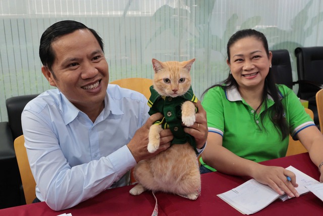 "Trưởng chuồng" mèo Mika nổi tiếng ở Thảo Cầm Viên cầm 80 triệu đi từ thiện: Sĩ nhất cái sở thú!- Ảnh 2.