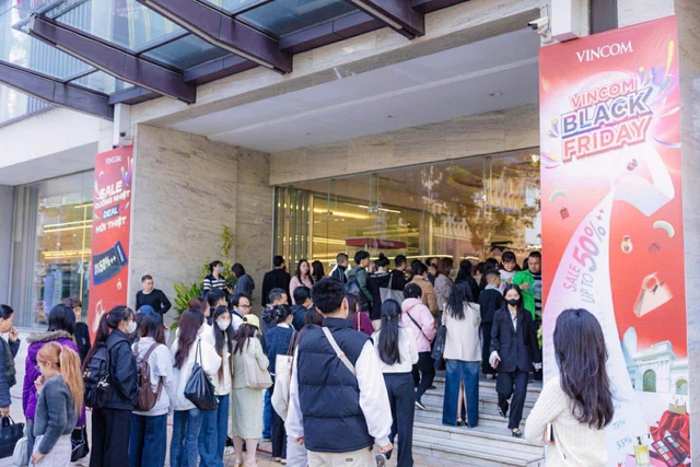 Cảnh tượng tr&aacute;i ngược tại H&agrave; Nội ng&agrave;y Black Friday- Ảnh 23.