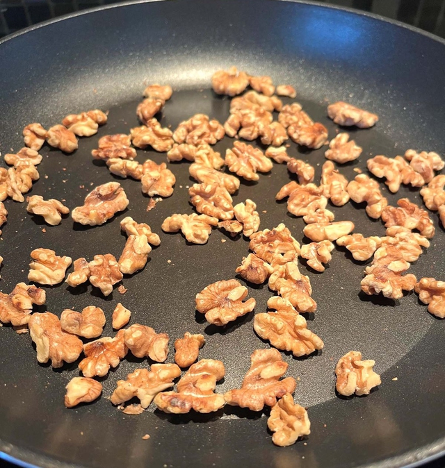 Phụ nữ sau tuổi 30 đừng quá tiết kiệm, mùa lạnh nhất định phải ăn 5 thứ này để bồi bổ, trẻ lâu hơn tuổi thật- Ảnh 1.