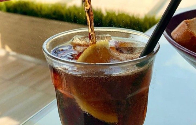 10 thực phẩm nữ giới sợ "già nhanh" không bao giờ ăn nhiều dù mê đến mấy- Ảnh 1.