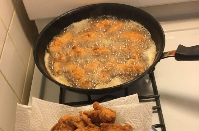 10 thực phẩm nữ giới sợ "già nhanh" không bao giờ ăn nhiều dù mê đến mấy- Ảnh 2.