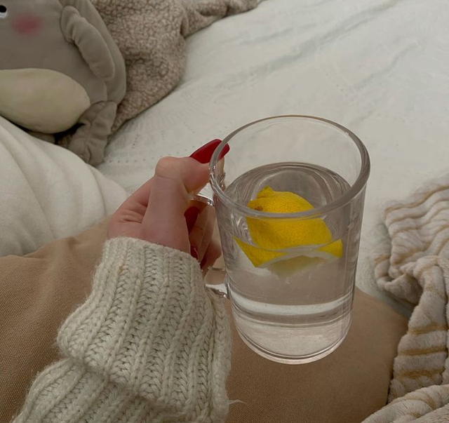 5 mẹo uống nước chanh giúp tận dụng tối đa công dụng dưỡng da, đốt mỡ, "thải độc" cho gan và thận- Ảnh 3. 5 mẹo uống nước chanh giúp tận dụng tối đa công dụng dưỡng da, đốt mỡ, "thải độc" cho gan và thận- Ảnh 3.