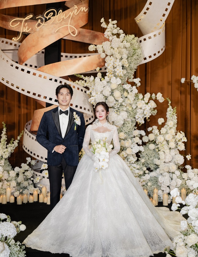 Đám cưới diễn viên Đình Tú - Ngọc Huyền: Dâu rể gấp đôi visual, Quỳnh Nga và dàn mỹ nhân Vbiz đổ bộ- Ảnh 11. Đám cưới diễn viên Đình Tú - Ngọc Huyền: Dâu rể gấp đôi visual, Quỳnh Nga và dàn mỹ nhân Vbiz đổ bộ- Ảnh 11.