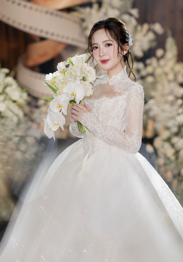 Đám cưới diễn viên Đình Tú - Ngọc Huyền: Dâu rể gấp đôi visual, Quỳnh Nga và dàn mỹ nhân Vbiz đổ bộ- Ảnh 8. Đám cưới diễn viên Đình Tú - Ngọc Huyền: Dâu rể gấp đôi visual, Quỳnh Nga và dàn mỹ nhân Vbiz đổ bộ- Ảnh 8.