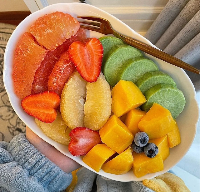 5 mẹo ít người biết khi ăn trái cây để hấp thụ tối đa dinh dưỡng, "chặn đường" vi khuẩn- Ảnh 1. 5 mẹo ít người biết khi ăn trái cây để hấp thụ tối đa dinh dưỡng, "chặn đường" vi khuẩn- Ảnh 1.