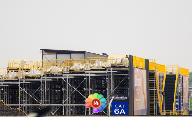 G-DRAGON tập duyệt chăm chỉ giữa trời mưa gió, tất cả đã hoàn thiện chờ fan Việt quẩy hết mình!- Ảnh 8. G-DRAGON tập duyệt chăm chỉ giữa trời mưa gió, tất cả đã hoàn thiện chờ fan Việt quẩy hết mình!- Ảnh 8.