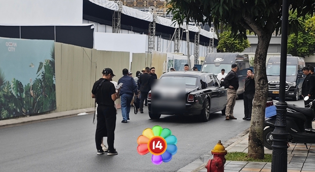 G-DRAGON tập duyệt chăm chỉ giữa trời mưa gió, tất cả đã hoàn thiện chờ fan Việt quẩy hết mình!- Ảnh 3. G-DRAGON tập duyệt chăm chỉ giữa trời mưa gió, tất cả đã hoàn thiện chờ fan Việt quẩy hết mình!- Ảnh 3.