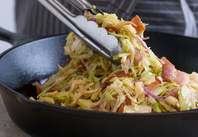 Xào bắp cải mà biết 6 mẹo "nhỏ nhưng có võ" này sẽ vừa giòn, ngọt, giữ được tối đa dinh dưỡng- Ảnh 4.