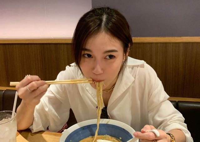 7 thực phẩm thèm mấy chị em cũng ĐỪNG ĂN vào buổi tối, nếu KHÔNG MUỐN béo lên cả trong lúc ngủ- Ảnh 1.