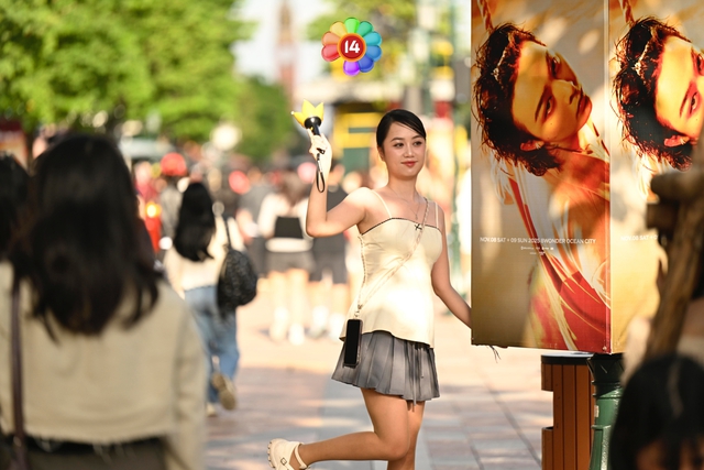 G-DRAGON đã xuất hiện - mặt mộc áo hoa tươi rói như mặt trời!- Ảnh 17.