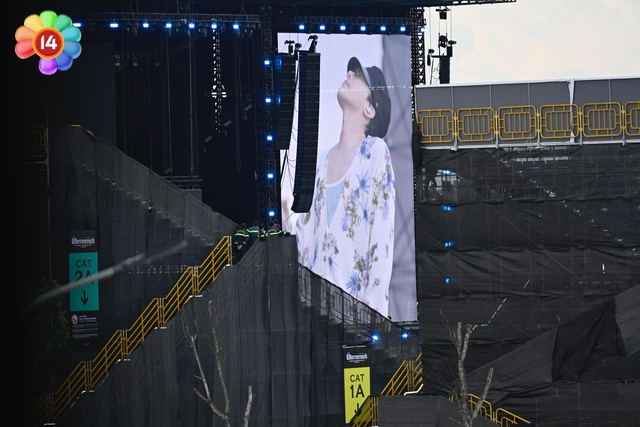 G-DRAGON đã xuất hiện - mặt mộc áo hoa tươi rói như mặt trời!- Ảnh 5.