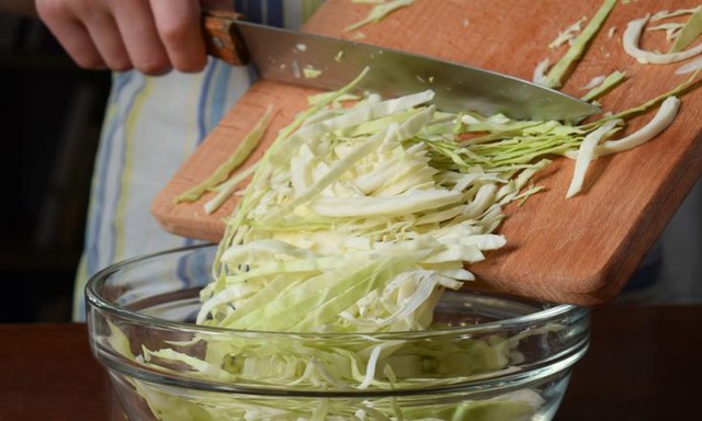 Xào bắp cải mà biết 6 mẹo "nhỏ nhưng có võ" này sẽ vừa giòn, ngọt, giữ được tối đa dinh dưỡng- Ảnh 2.