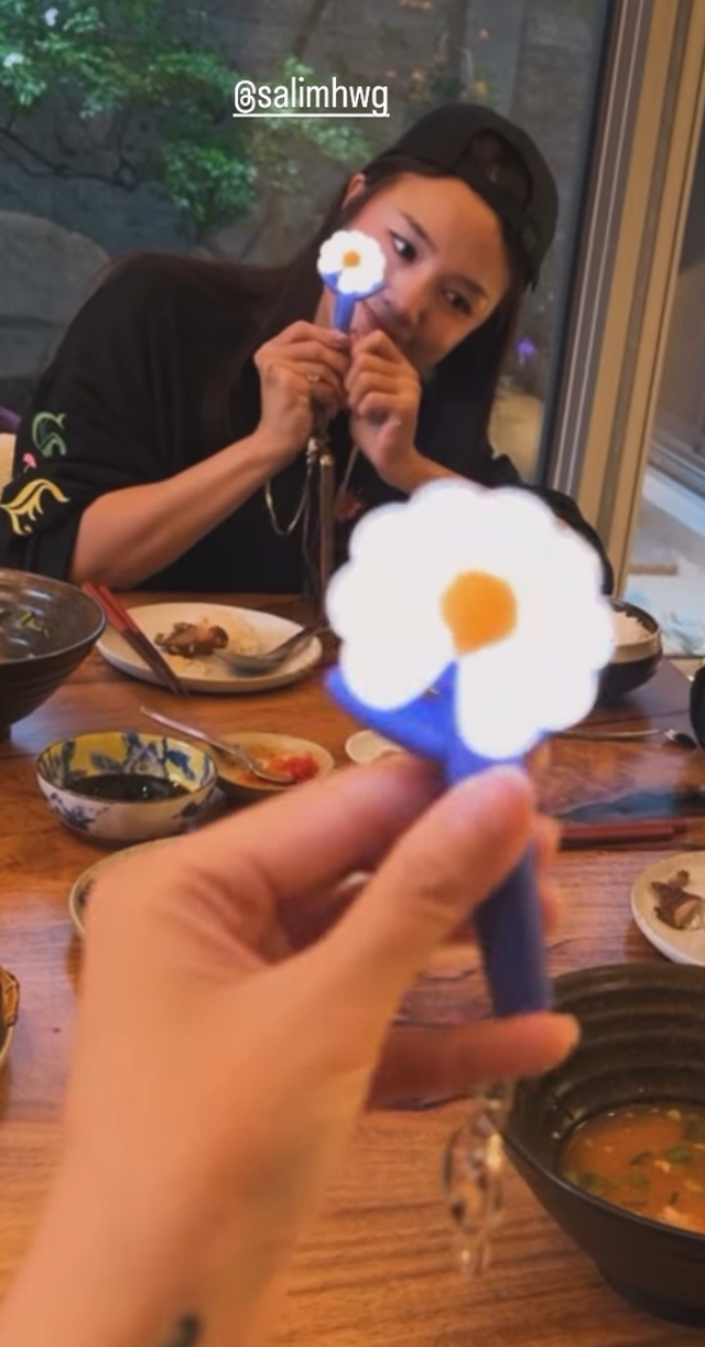 Dàn sao Việt rần rần check in concert G-DRAGON tại Hà Nội: Diệu Nhi quá sung, nữ diễn viên 49 tuổi lần đầu "đu idol"- Ảnh 10.