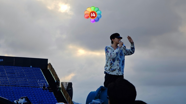 G-DRAGON đã xuất hiện - mặt mộc áo hoa tươi rói như mặt trời!- Ảnh 2.