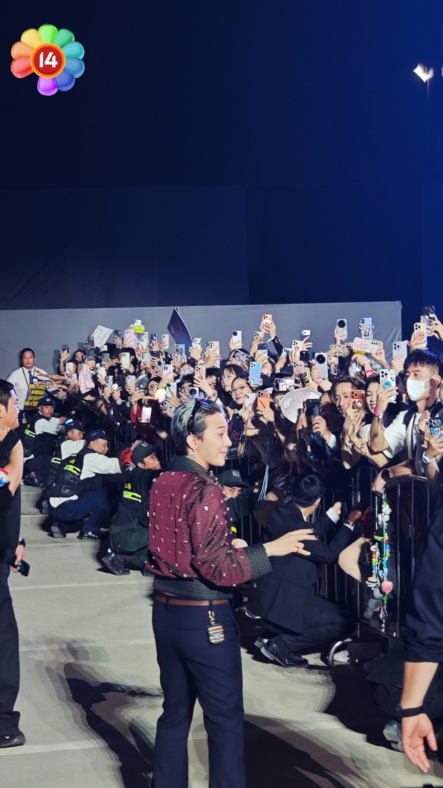 To&agrave;n cảnh concert G-DRAGON D-1 tại H&agrave; Nội: "Anh Long" li&ecirc;n tục nghẹn ng&agrave;o v&igrave; fan Việt, h&aacute;t nhảy 3 tiếng kh&ocirc;ng biết mệt!- Ảnh 51.