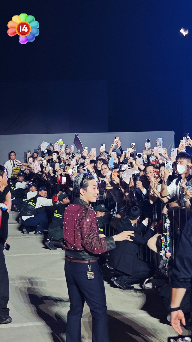 To&agrave;n cảnh concert G-DRAGON D-1 tại H&agrave; Nội: "Anh Long" li&ecirc;n tục nghẹn ng&agrave;o v&igrave; fan Việt, h&aacute;t nhảy 3 tiếng kh&ocirc;ng biết mệt!- Ảnh 50.