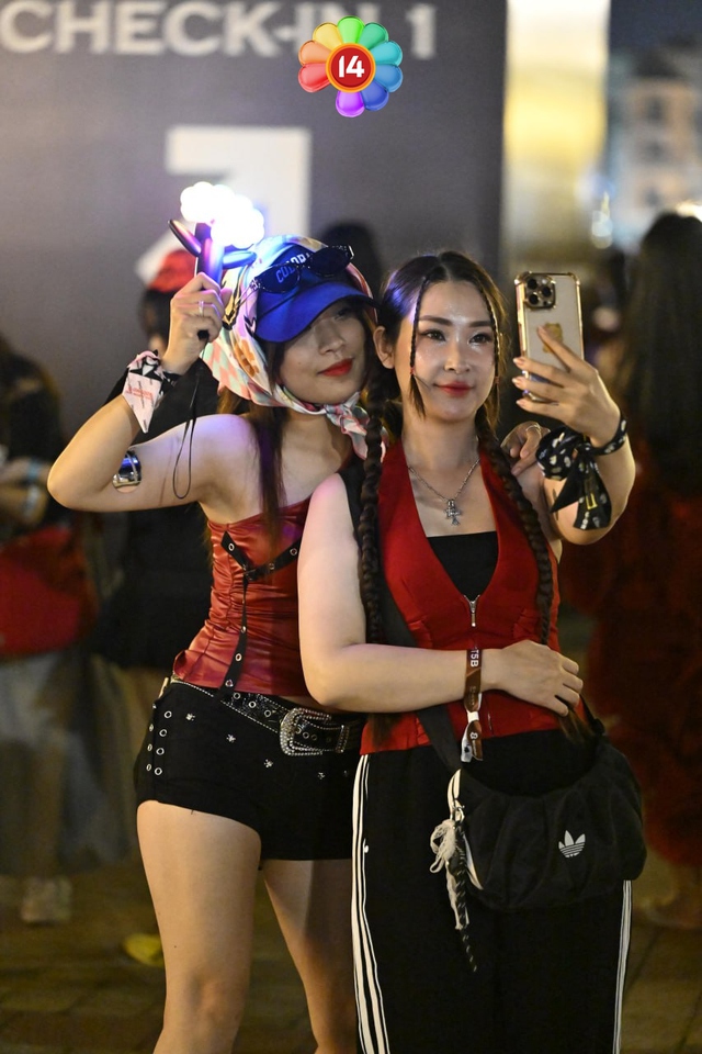 Cấp báo: Tụ điểm gái xinh hot nhất lúc này, chính là bên "anh Long" G-DRAGON- Ảnh 22.