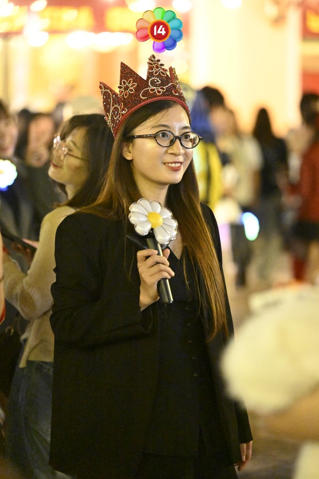 Cấp báo: Tụ điểm gái xinh hot nhất lúc này, chính là bên "anh Long" G-DRAGON- Ảnh 19.