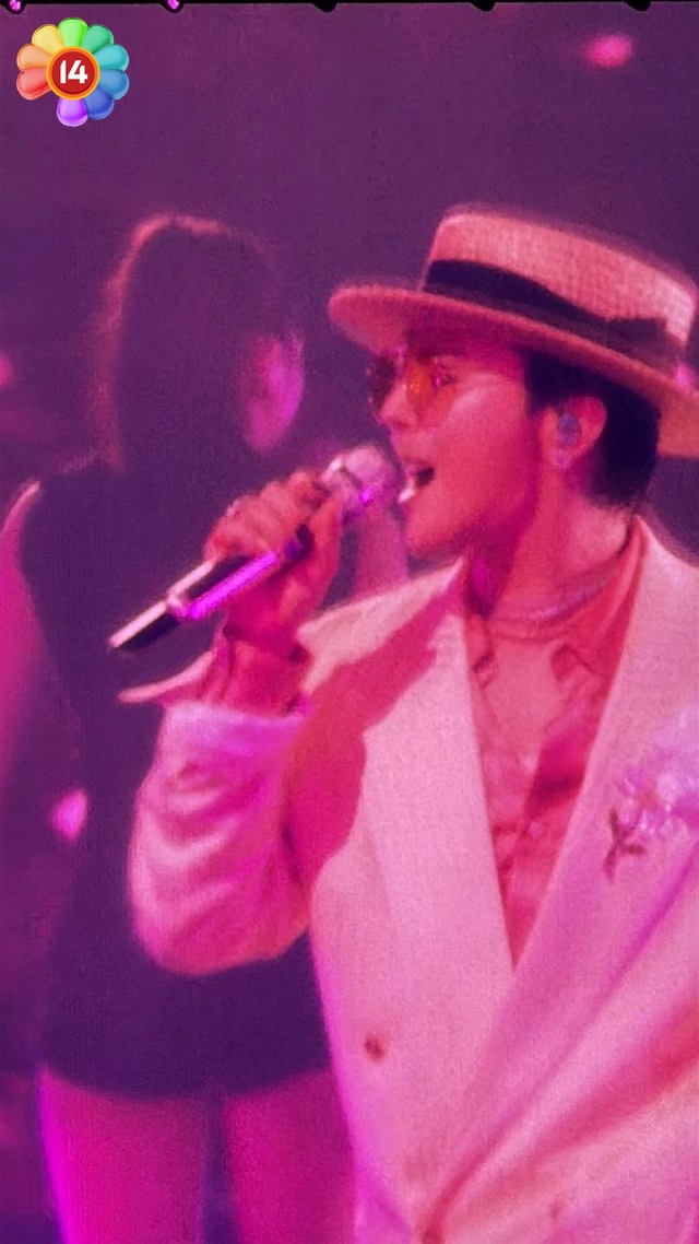 G-DRAGON cởi &aacute;o diễn kết m&agrave;n, biển fanchant 